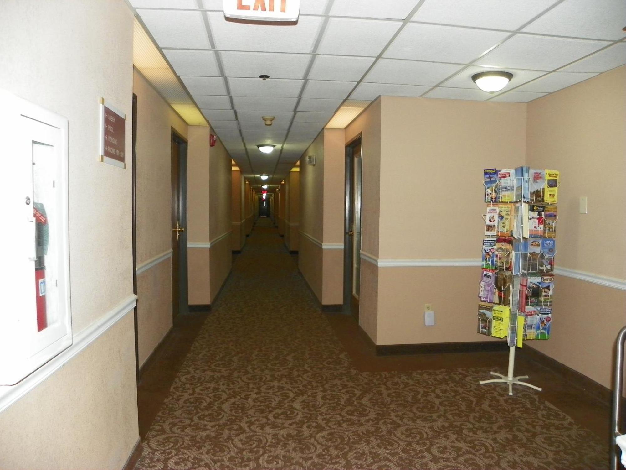 Royalton Inn & Suites Upper Sandusky Extérieur photo