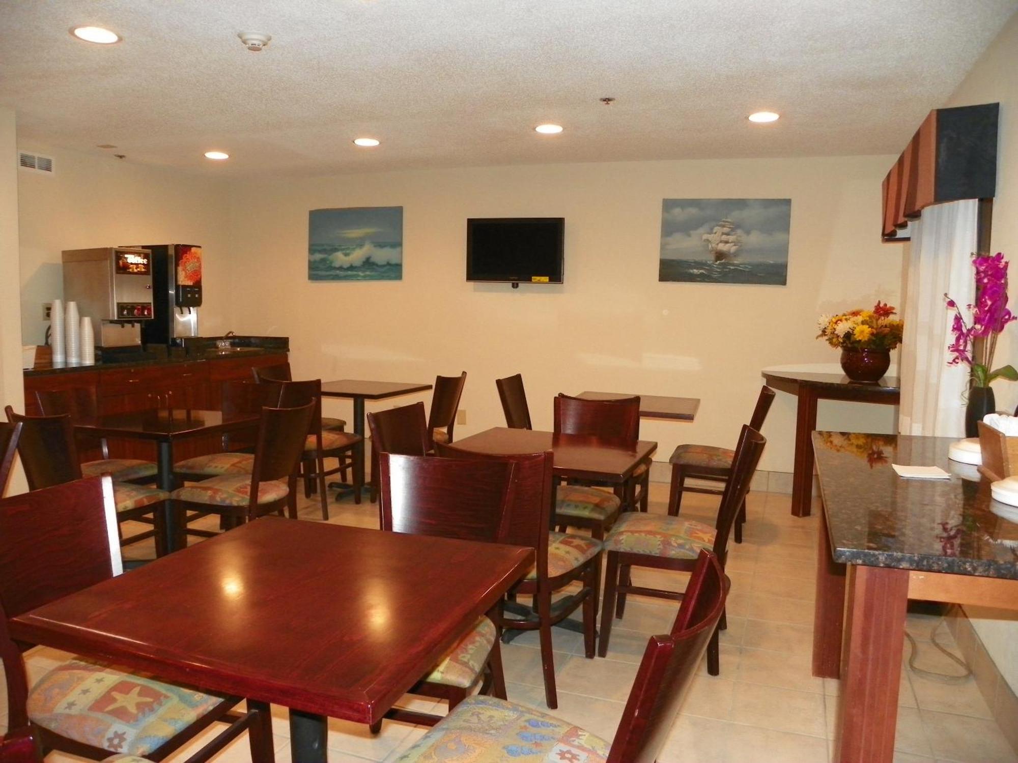 Royalton Inn & Suites Upper Sandusky Extérieur photo