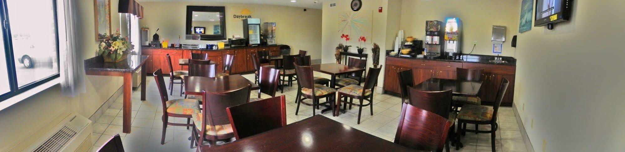 Royalton Inn & Suites Upper Sandusky Extérieur photo